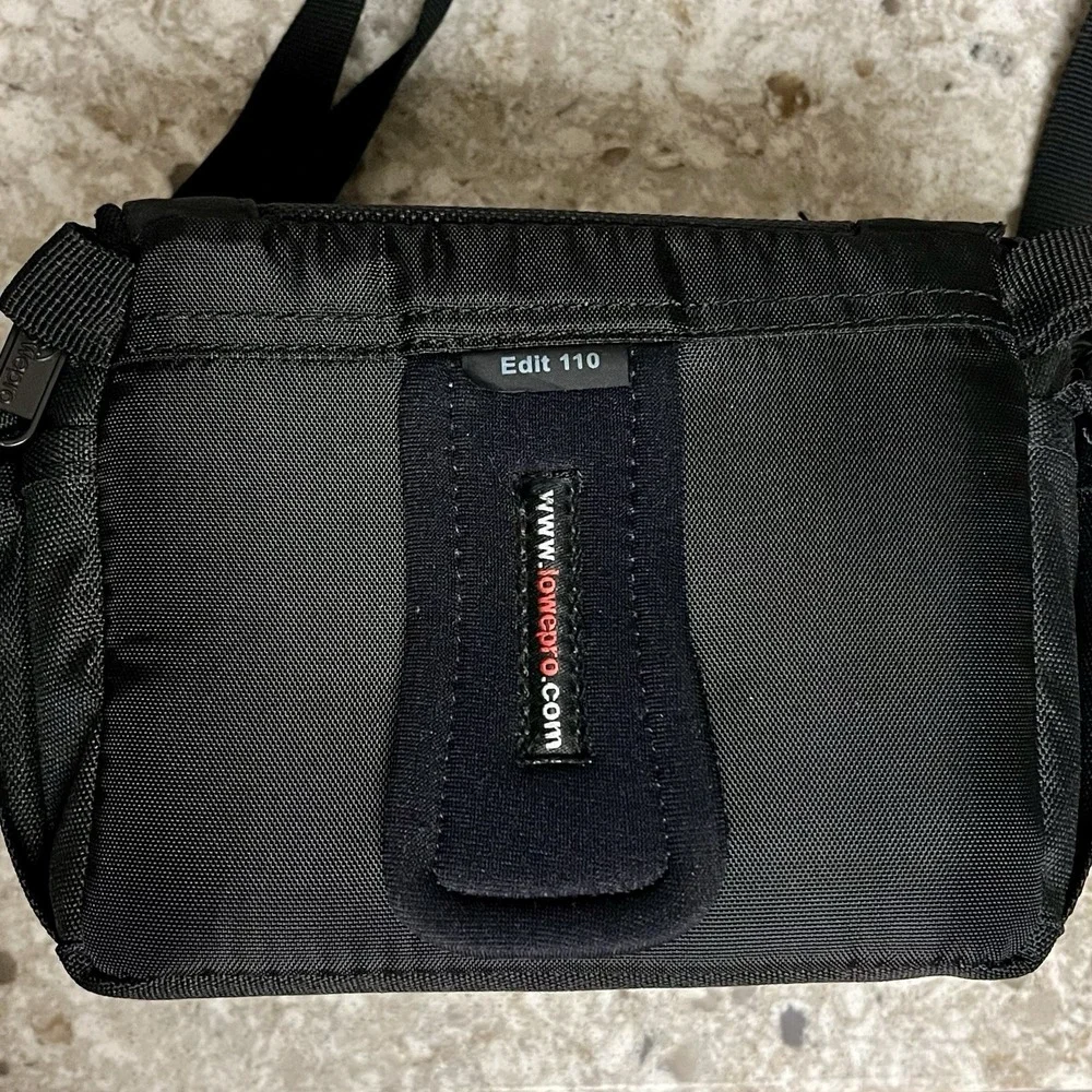 LowePro Edit 110 Black Camera Bag, Divider, Padded, Zipper, 5 Pockets